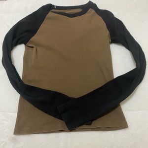 Brandy Melville long sleeve top🤎